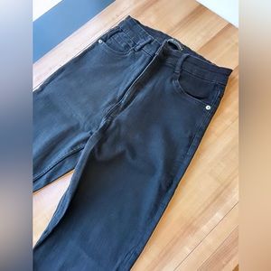 Women’s Zara Jeans Size 6 (Fits 4). Worn once with care.